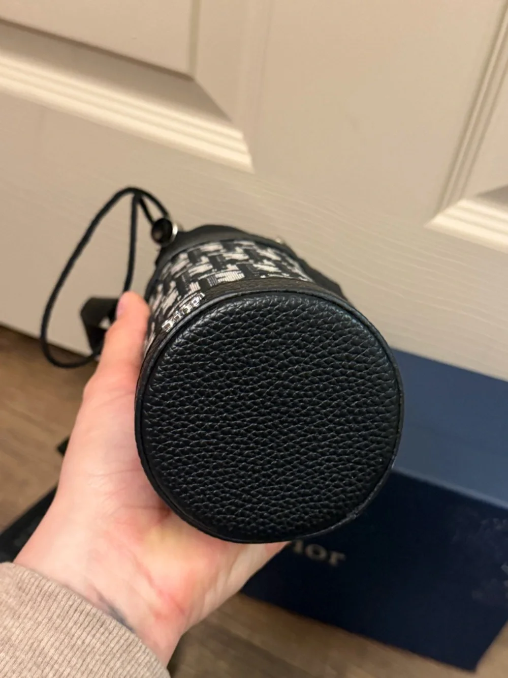 Dior Stainless Bottle with Black & Cream trotter Carrier - Picture 5 of 13